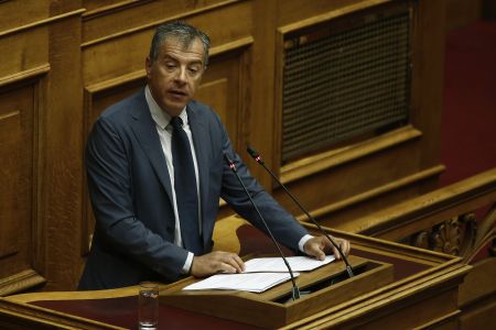 Θεοδωράκης: Να μην δώσουμε τα Σκόπια «πακέτο» στους Τούρκους