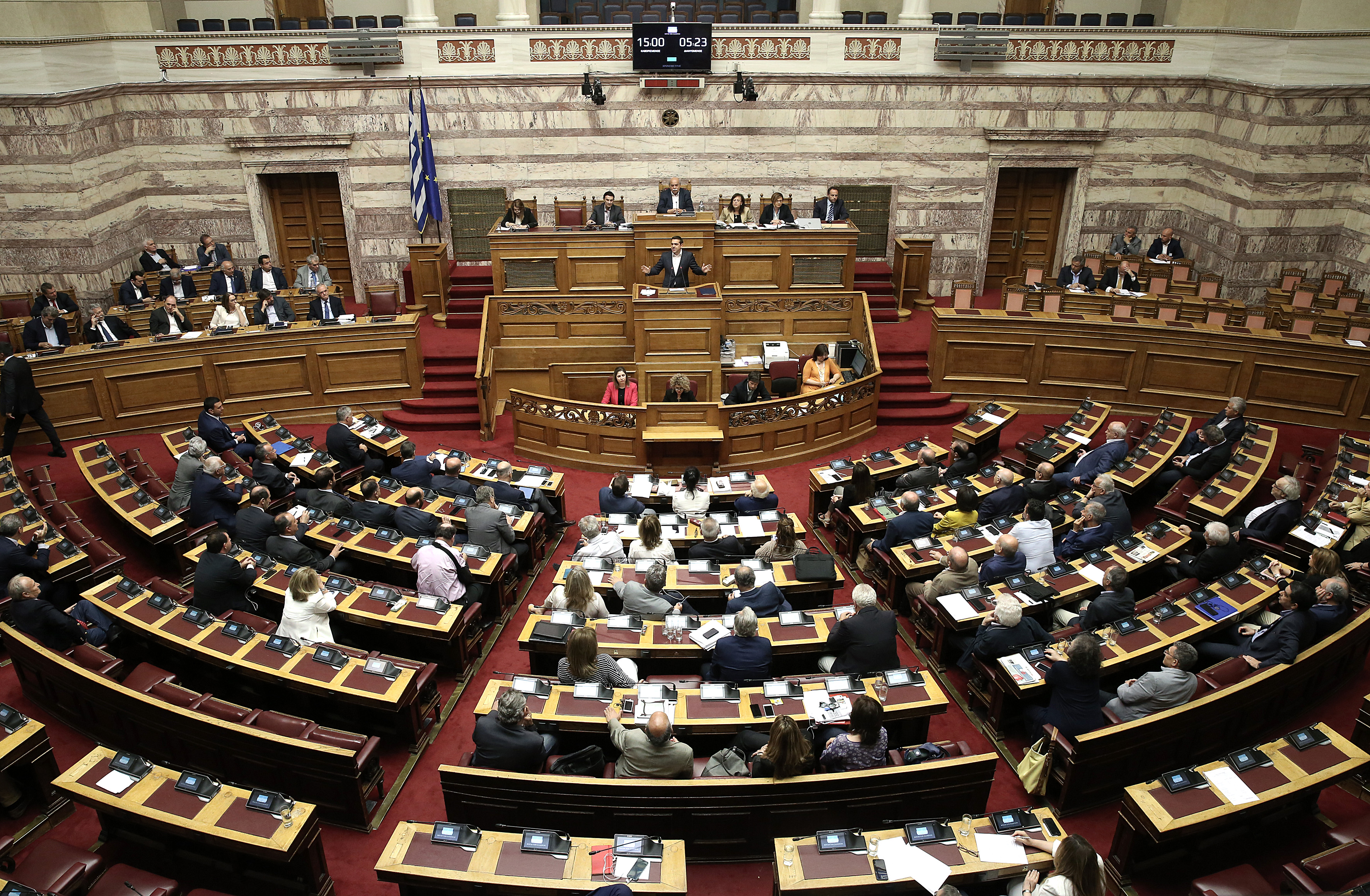 Την Παρασκευή θα ενημερώσει την Βουλή ο Τσίπρας για το Μακεδονικό – Φουντώνουν οι φήμες για πρόταση μομφής κατά της κυβέρνησης από τη ΝΔ