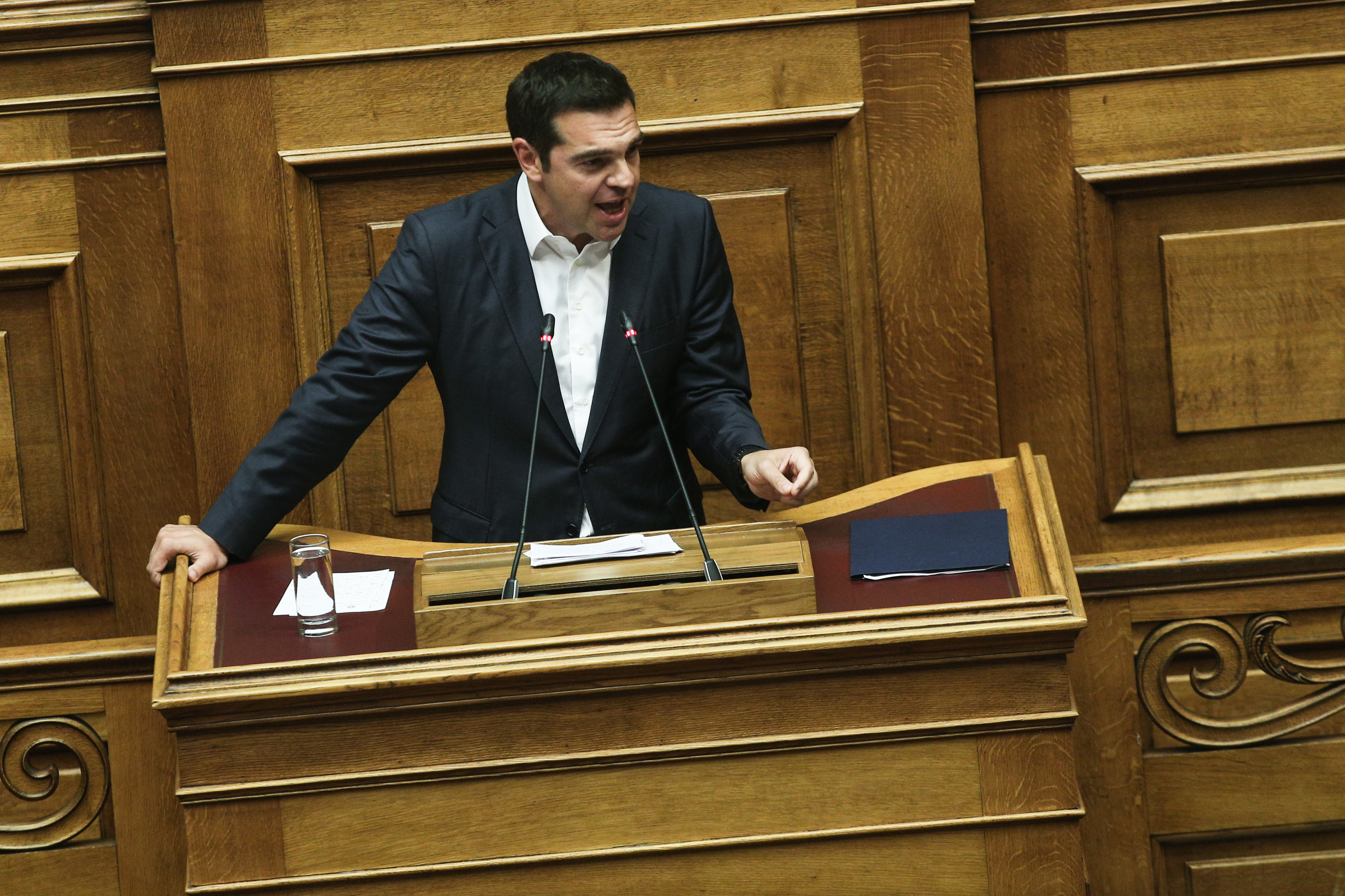 Ενημέρωση της Βουλής αναμένεται από τον Αλ. Τσίπρα για το Μακεδονικό