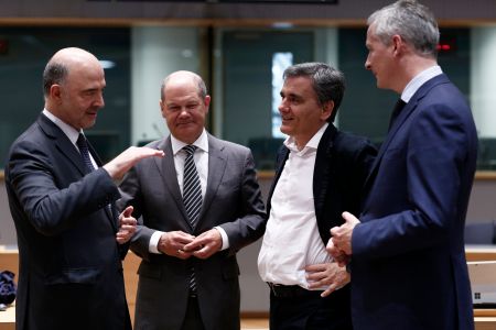 EUobserver: Μέτρα για ελάφρυνση του ελληνικού χρέους και εποπτεία