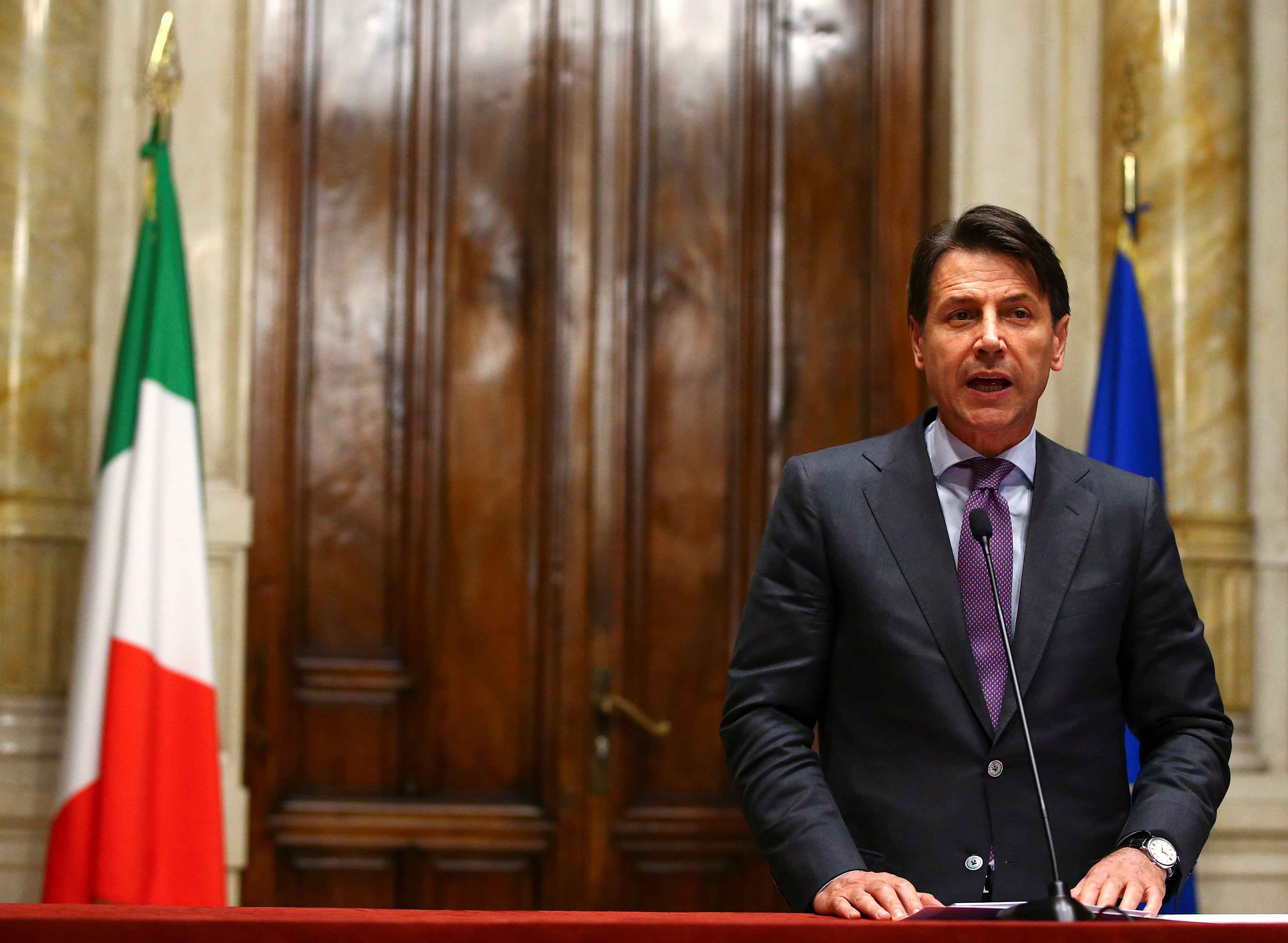 Reuters: Ποιες οι πιθανότητες επιβίωσης της υβριδικής ιταλικής κυβέρνησης