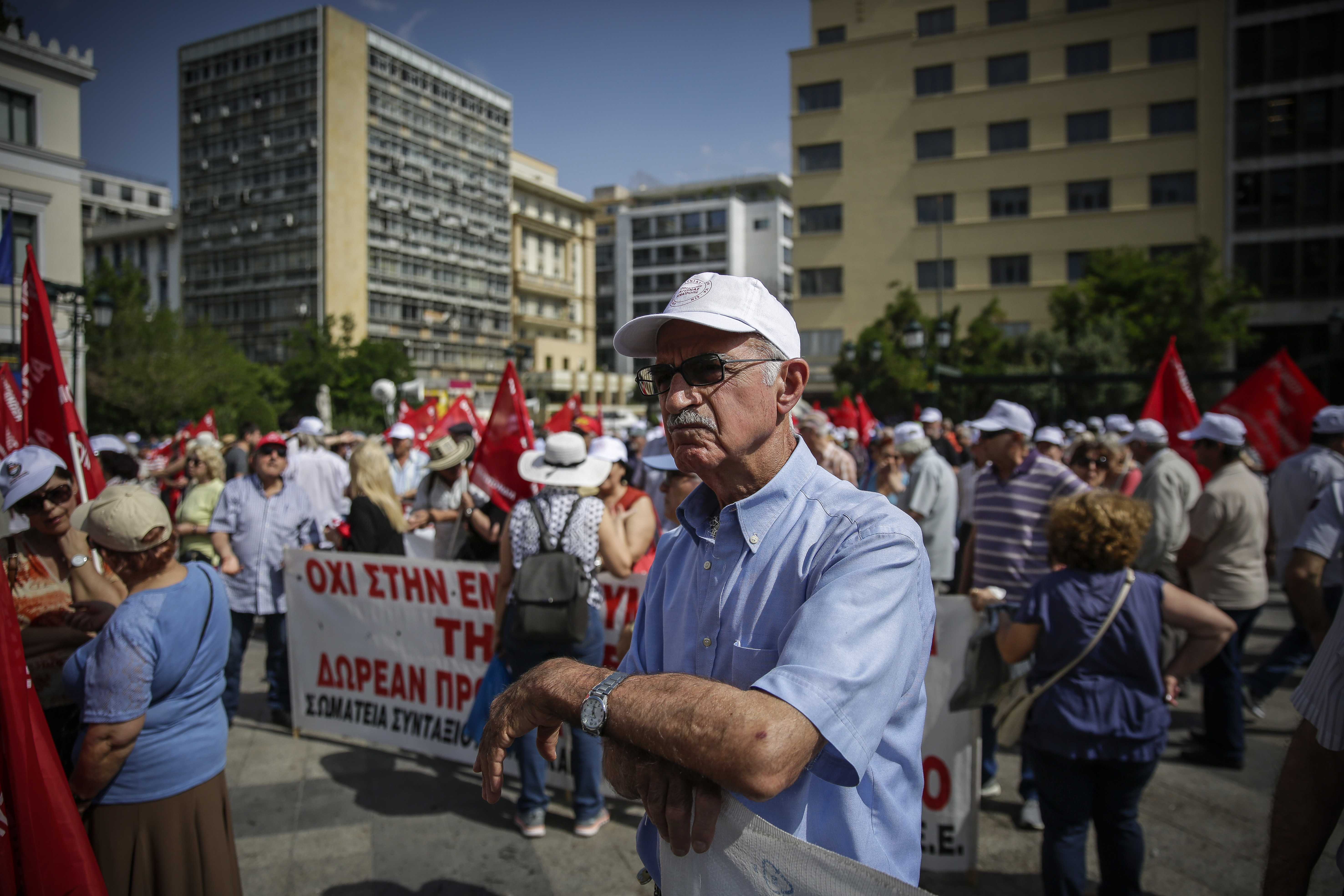 Πορεία διαμαρτυρίας συνταξιούχων προς το υπουργείο Υγείας