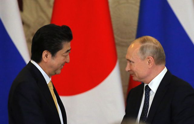 Ρωσία και Ιαπωνία χτίζουν «γέφυρες» για τις διαφορές τους