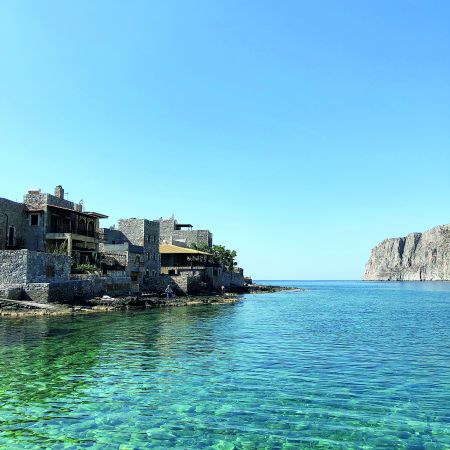 Κύμα, πέτρα και ήλιος