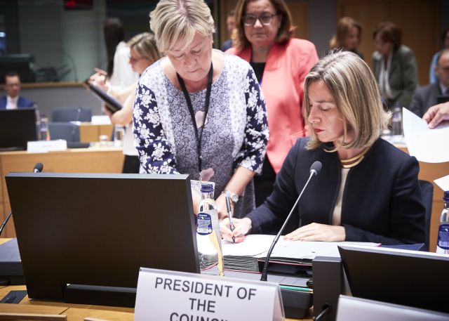 Μογκερίνι: Η ΕΕ έχει εμπιστοσύνη στους θεσμούς της Ιταλίας