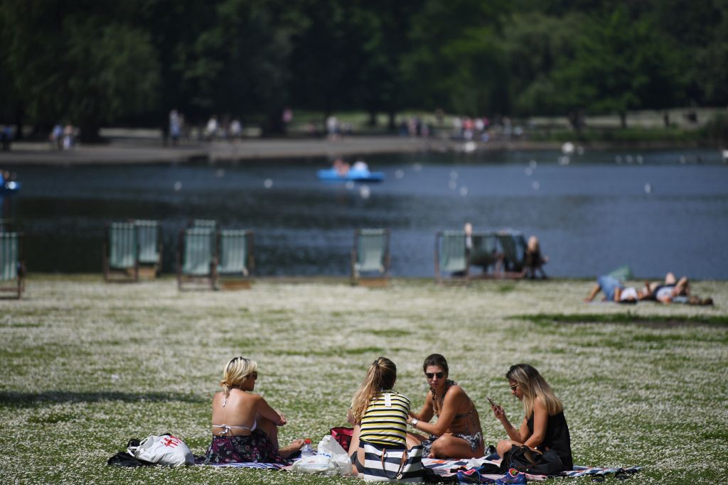 Βρετανία: Αποπνικτική ζέστη – Στους 32 βαθμούς ο υδράργυρος