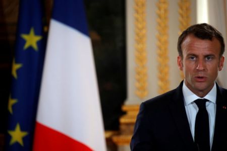 Ο Μακρόν επιδοκίμασε τη στάση του Ματαρέλα