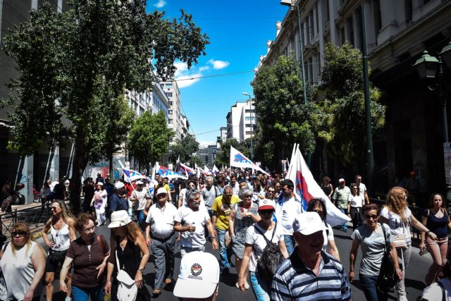 Δυσαρέσκεια στην Ελλάδα καταγράφει το νέο Ευρωβαρόμετρο