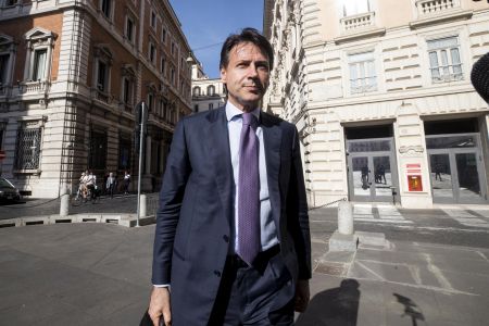 Ιταλία: Ο Τζουζέπε Κόντε παρουσίασε τη λίστα των υπουργών του