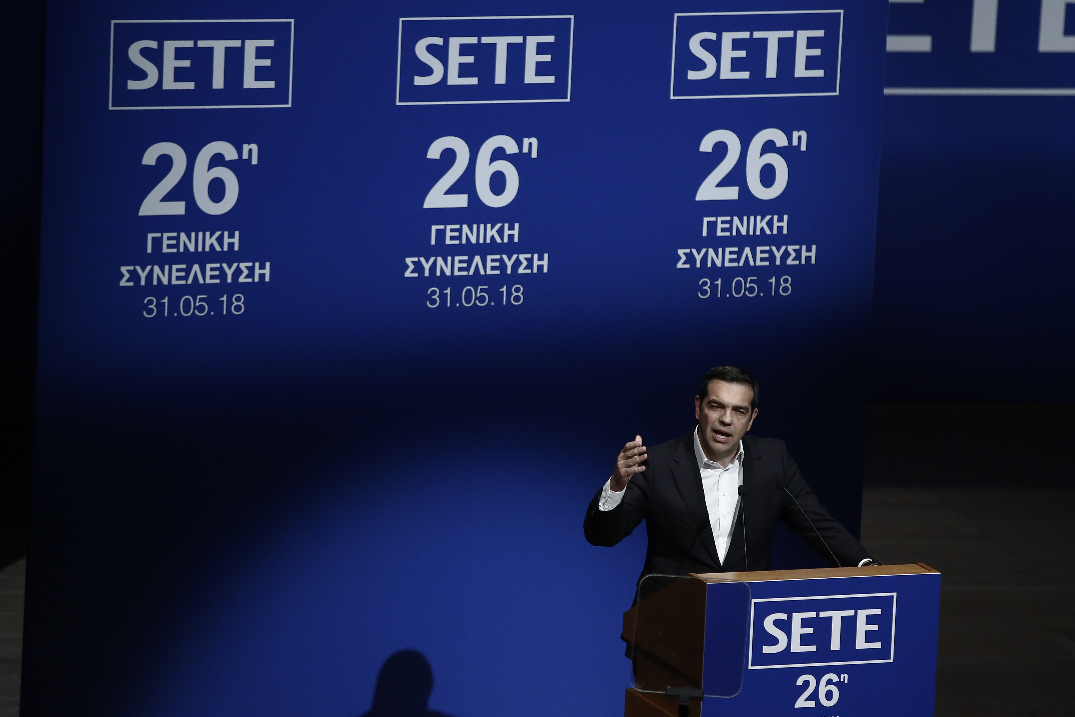 Tsipras: 2018 will be best year ever for Greek tourism