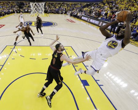 ΝΒΑ: Πρώτη νίκη για τους Ουόριορς απέναντι στους Καβαλίερς για τους τελικούς