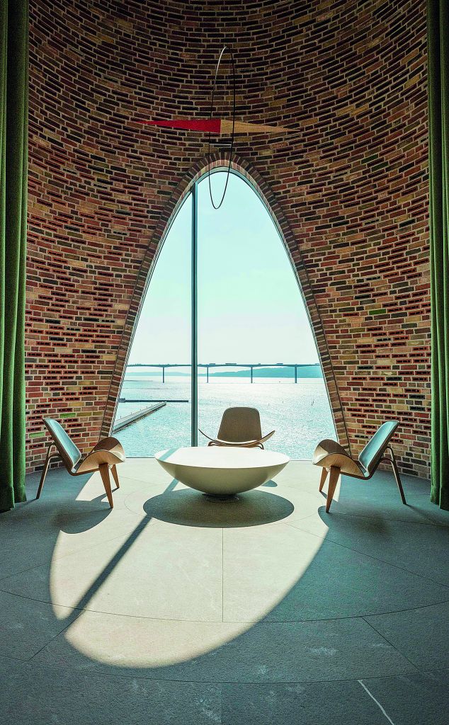 Γραφείο στο νερό