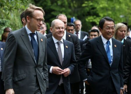 Γαλλία: Οι ΗΠΑ θέτουν σε κίνδυνο την παγκόσμια ανάπτυξη