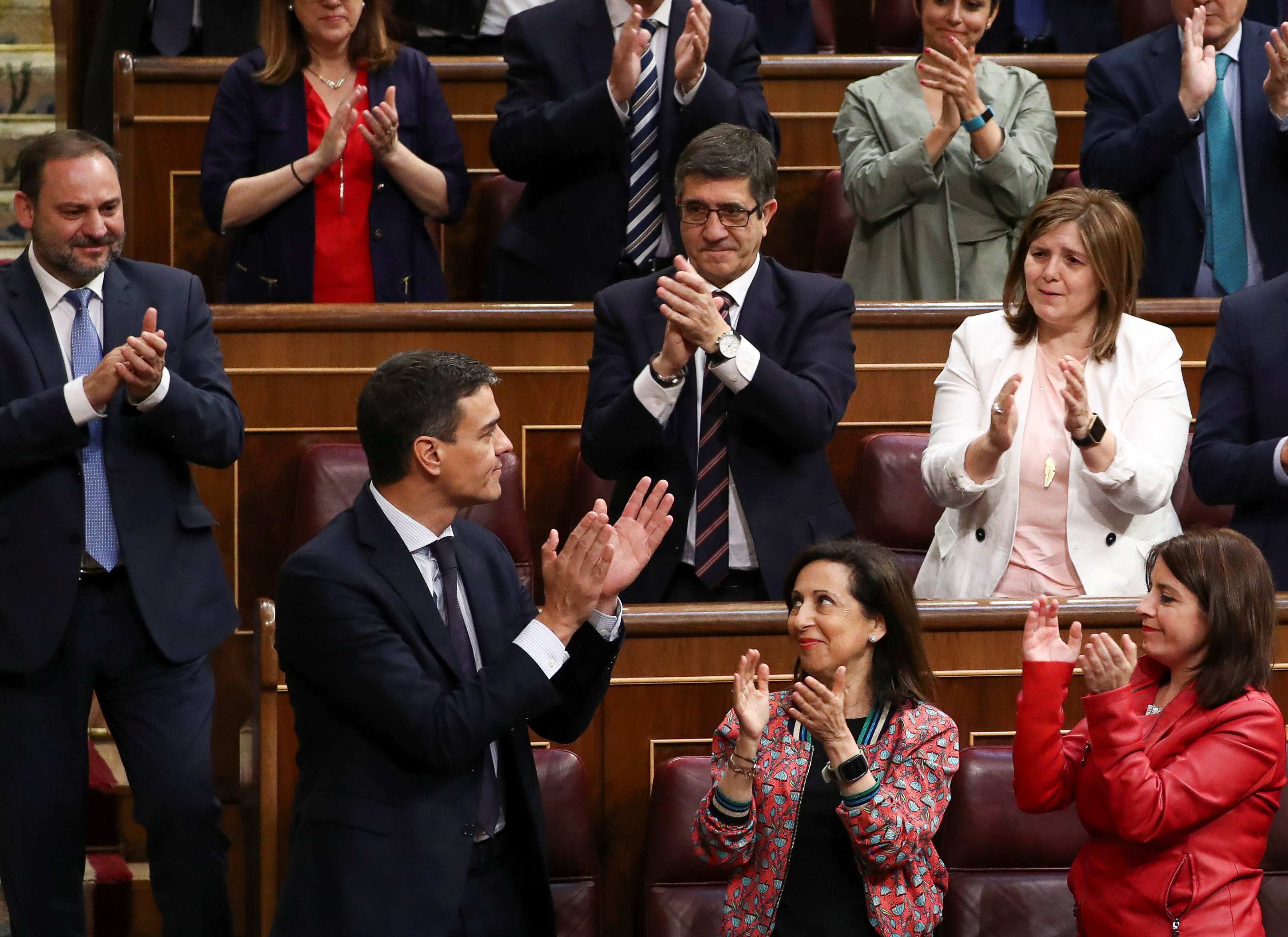 Ισπανία: Επεσε η κυβέρνηση Ραχόι – Αναλαμβάνει ο σοσιαλιστής Πέδρο Σάντσεθ