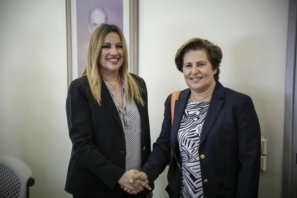 Με κατοίκους των Εξαρχείων συναντήθηκε η Γεννηματά