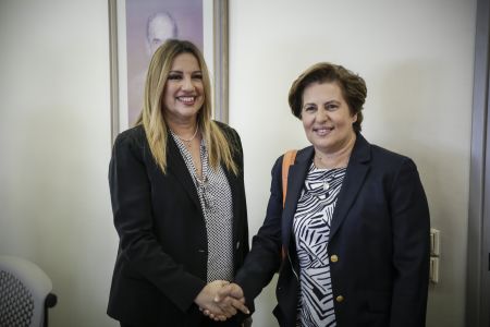 Με κατοίκους των Εξαρχείων συναντήθηκε η Γεννηματά