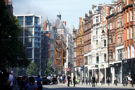 Λονδίνο: Μεγάλη πυρκαγιά – Σύννεφα καπνού καλύπτουν την πόλη