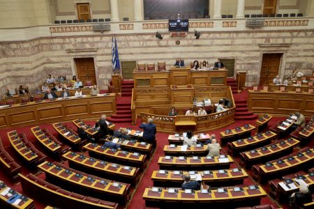 Βουλή: Ψηφίστηκε το νομοσχέδιο για την Εκπαίδευση