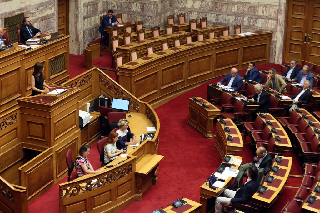 Βουλή: Ψηφίστηκε στην αρμόδια Επιτροπή το νομοσχέδιο για τις ΑΕ