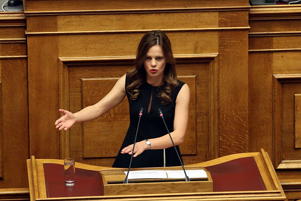 Βουλή: Επίθεση Αχτσιόγλου κατά Μητσοτάκη για τα εργασιακά