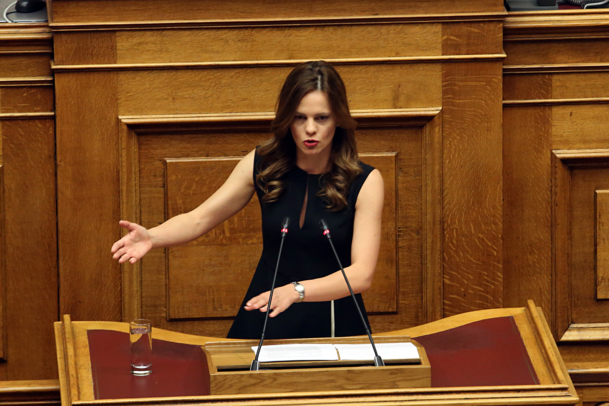 Βουλή: Επίθεση Αχτσιόγλου κατά Μητσοτάκη για τα εργασιακά