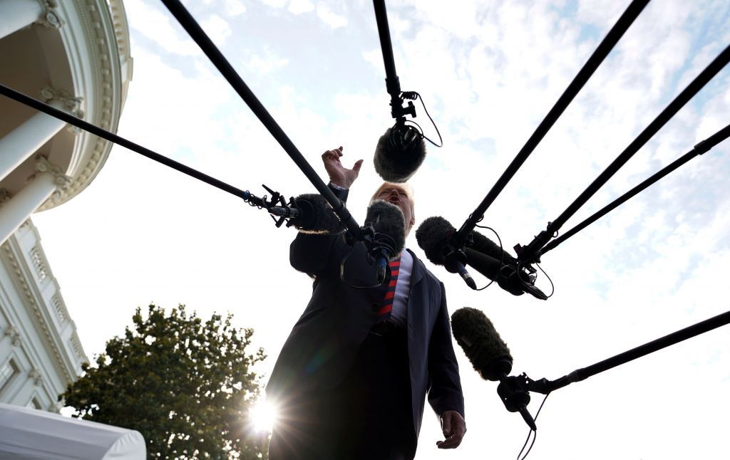 Τραμπ: Απόλυτο δικαίωμα να δώσω προεδρική χάρη στον εαυτό μου