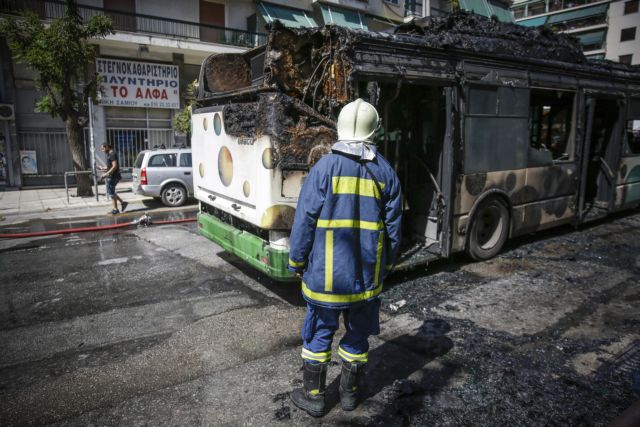 Πυρκαγιά σε λεωφορείο στα Κάτω Πατήσια