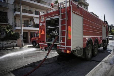 Πυρπόλησαν αυτοκίνητα και μηχανές στα Κάτω Πατήσια