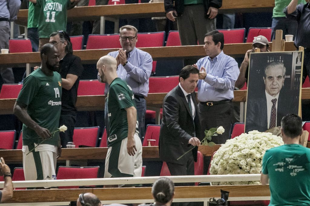 Πλήθος κόσμου για το τελευταίο «αντίο» στον Παύλο Γιαννακόπουλο