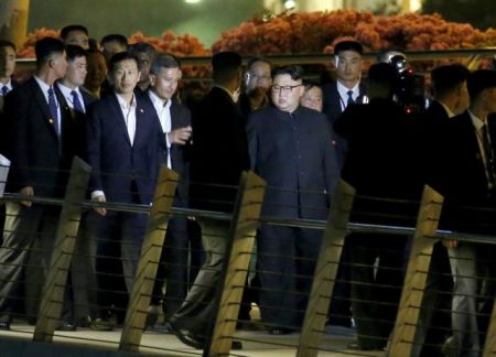 Βραδυνή βόλτα του Κιμ στη Σιγκαπούρη