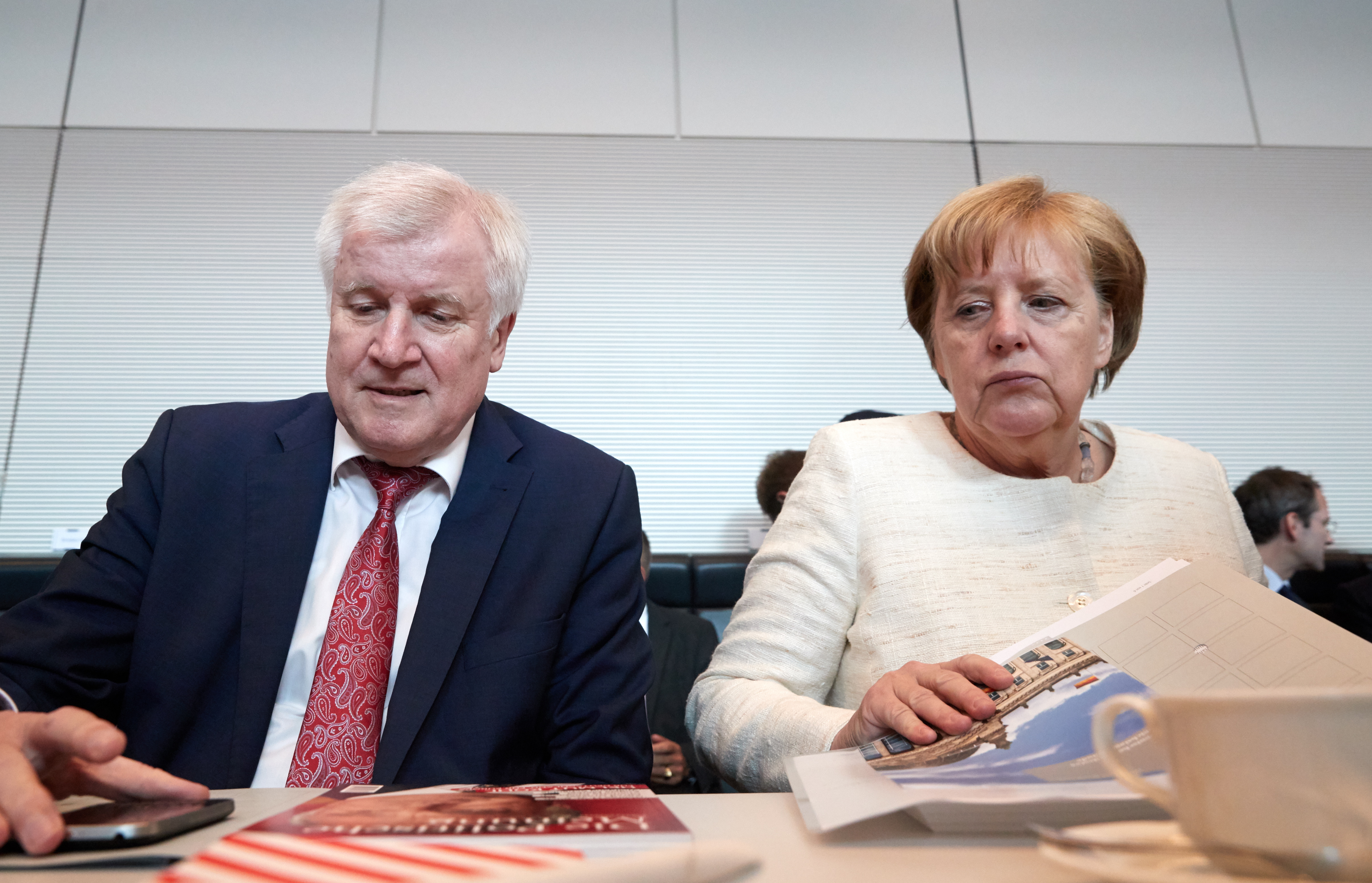 Γερμανία: Μετά το τελεσίγραφο Ζεεχόφερ σε Μέρκελ όλα είναι ανοιχτά στην κυβέρνηση