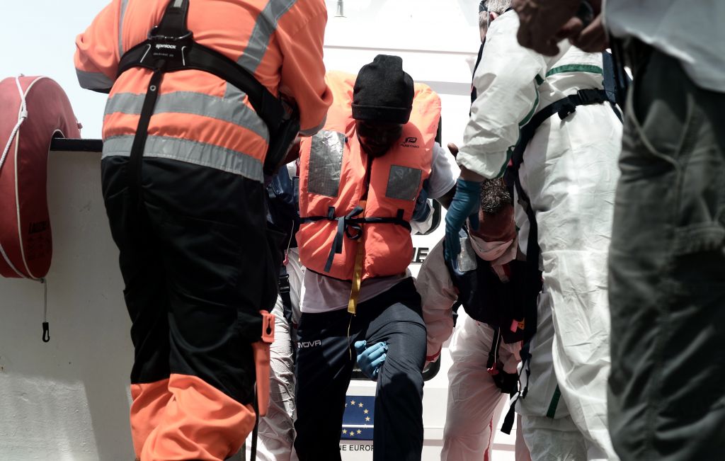 Τουλάχιστον 100 οι νεκροί σε νέο πολύνεκρο ναυάγιο ανοιχτά της Λιβύης