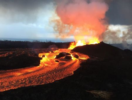 Μια λίμνη εξατμίστηκε από ηφαίστειο στην Χαβάη! (βίντεο)