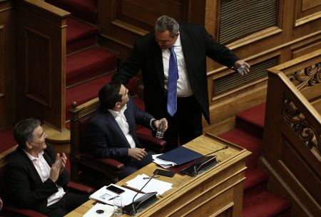 Τσακαλώτος: Οικονομικό μπλοκ στον Καμμένο