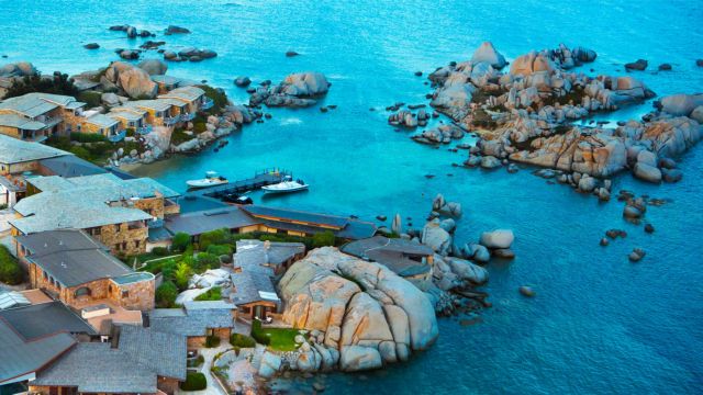 Ρόμπι, Μύκονος και bohemian γλυπτά