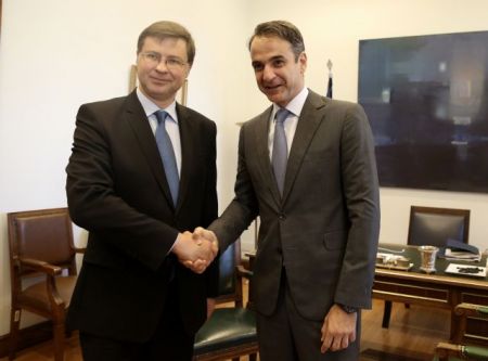 Το ζήτημα του χρέους έθεσε ο Μητσοτάκης στον Ντομπρόφσκις