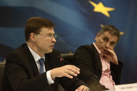 Ντομπρόβσκις: Υπέρ ενός τολμηρού και αξιόπιστου πακέτου ελάφρυνσης χρέους η ΕΕ