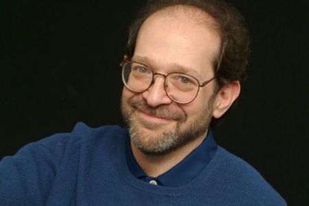 Στιβ Κάπλαν: Μια σοβαρή κουβέντα για το γέλιο