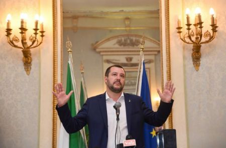 Ιταλία: Σύγκρουση Σαλβίνι με τις ΜΚΟ που διασώζουν πρόσφυγες και μετανάστες στη Μεσόγειο.