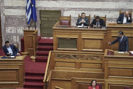 Σύγκρουση Τσίπρα – Μητσοτάκη με φόντο την συμφωνία για το χρέος