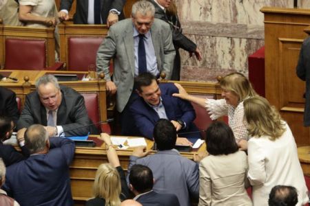 Η επόμενη ημέρα του πολιτικού σκηνικού μετά τη συμφωνία με την πΓΔΜ