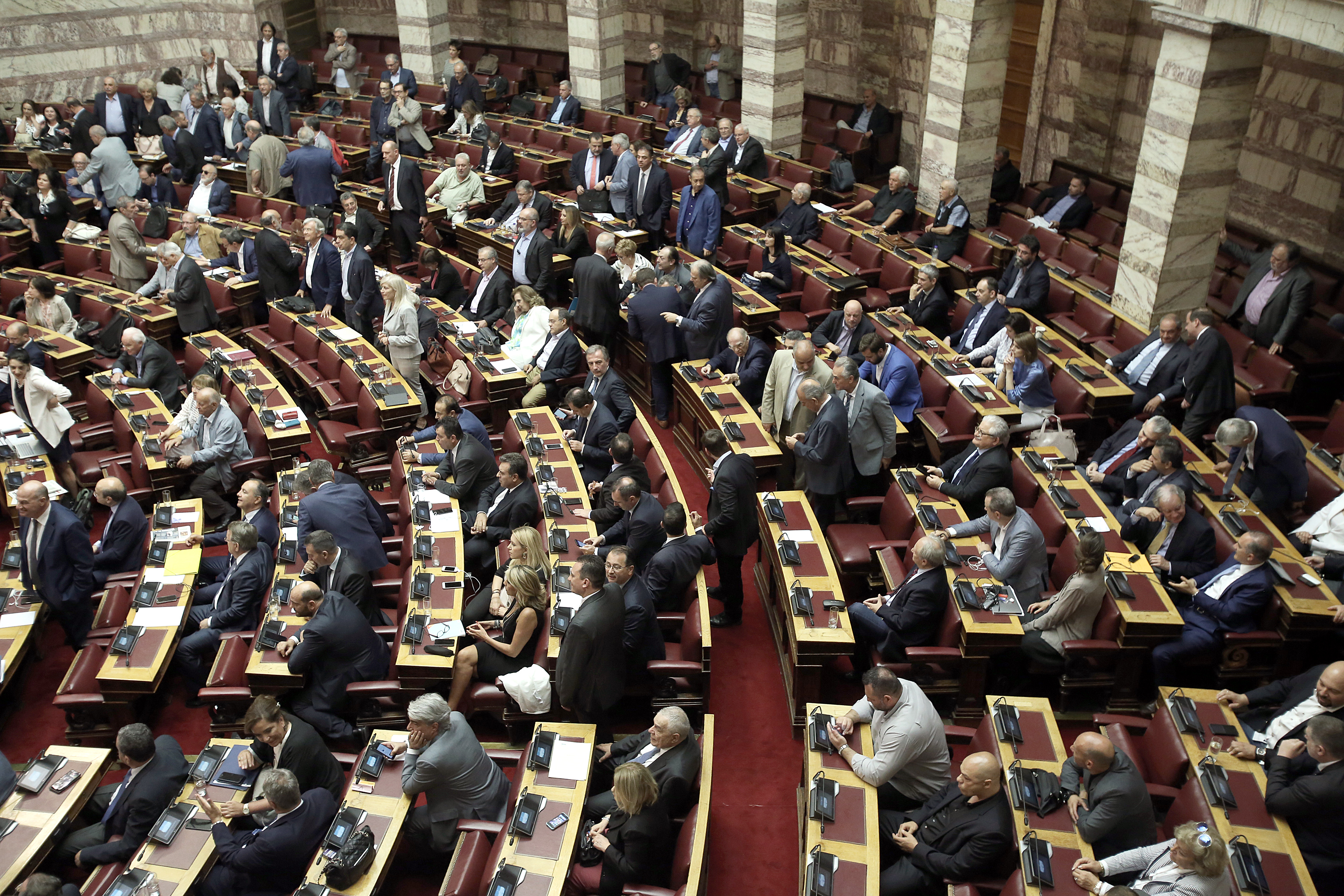Η άχαρη συζήτηση στη Βουλή για το Μακεδονικό