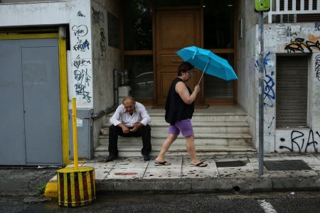 Συνεχίζoνται και τη Δευτέρα οι βροχοπτώσεις