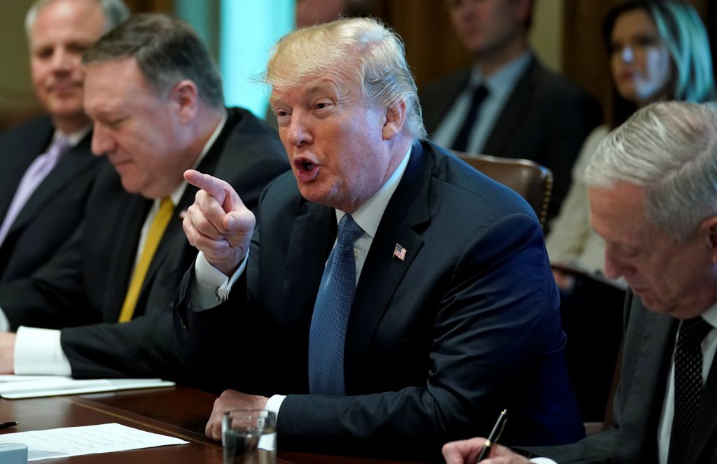 Με δασμούς στα ευρωπαϊκά οχήματα απειλεί ο Τραμπ