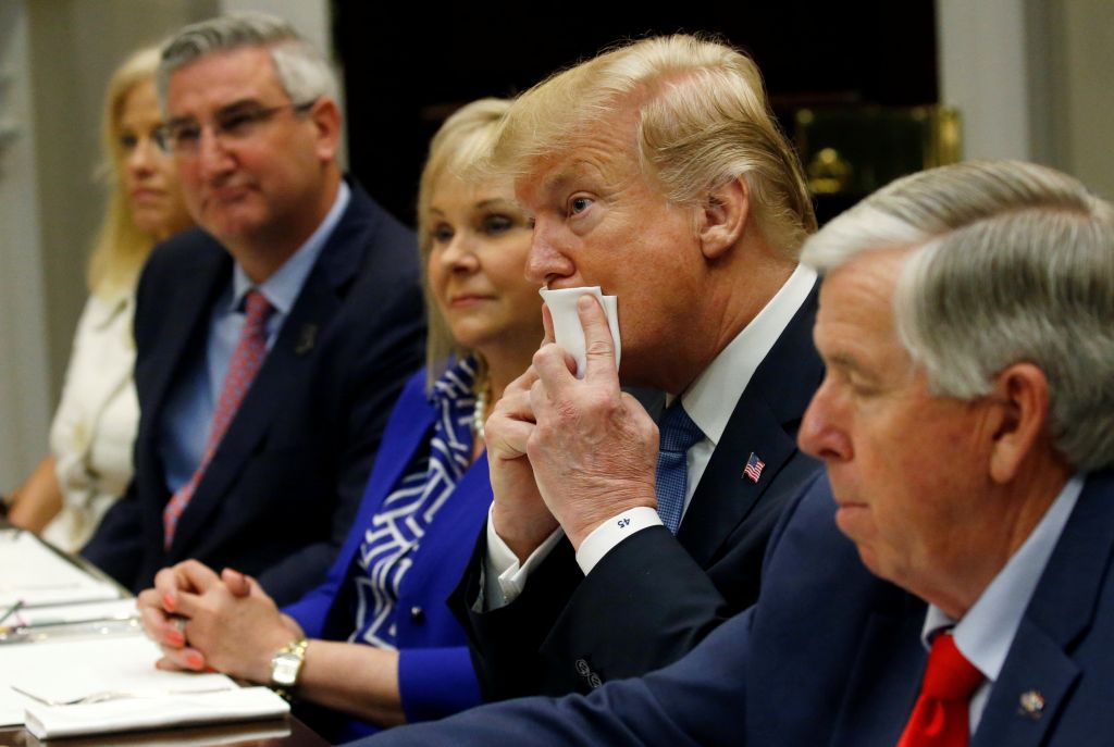 Τραμπ σε βουλευτές του: Μη χάνετε χρόνο με το μεταναστευτικό