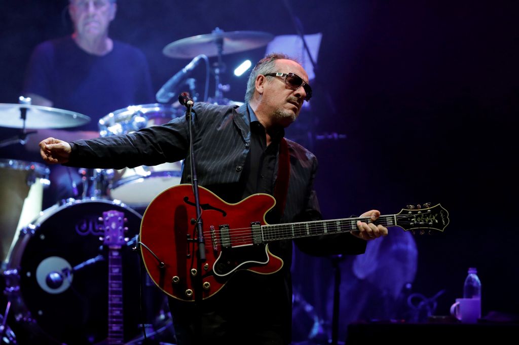 Μάχη με τον καρκίνο δίνει ο βρετανός τραγουδιστής Ελβις Κοστέλο