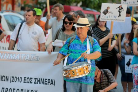 Συγκέντρωση διαμαρτυρίας της ΠΟΕΔΗΝ στο Υπουργείο Υγείας [Εικόνες]