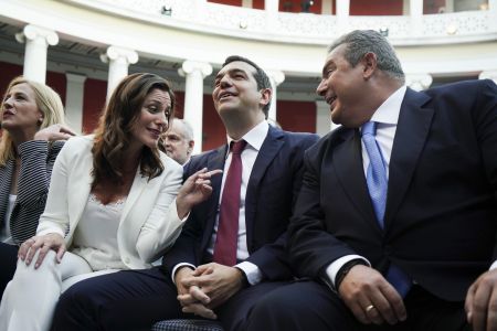 Τσίπρας: Γραβάτα κόστους 200 δισ. ευρώ