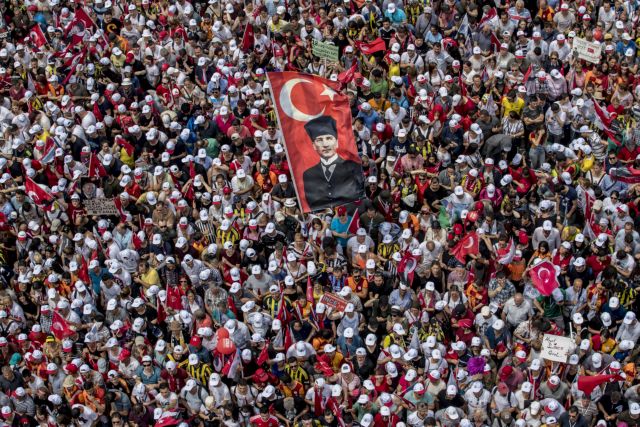 Συνελήφθησαν ξένοι παρατηρητές στην Τουρκία