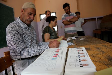 Τουρκία: Επεισόδια σε εκλογικές περιφέρειες – Απόπειρα νοθείας